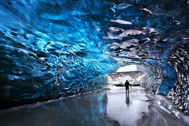 Skaftafell-ice-cave-1[2]
