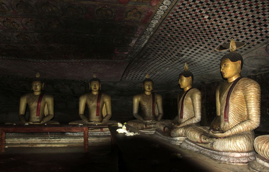 sri-lanka-dambulla-cave-temple-photo-006