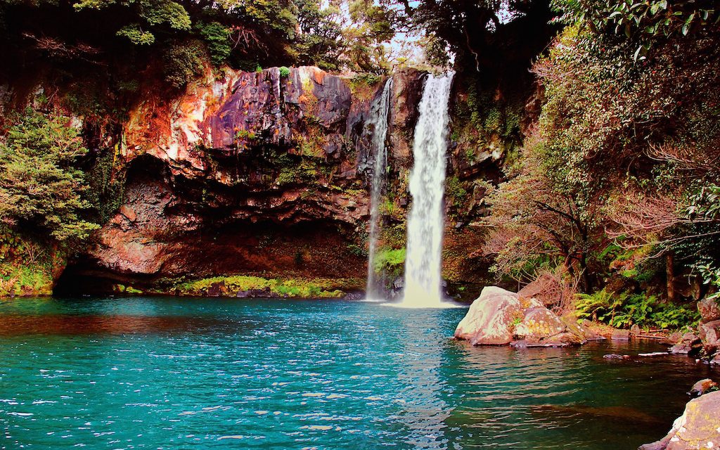 cheonjiyeon waterfall